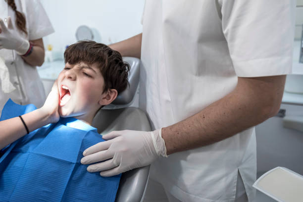 Best Emergency Tooth Extraction in Wahneta, FL